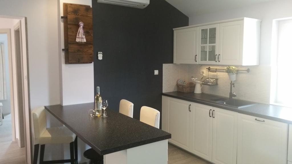 Apartment Diminic Melin Cres Bagian luar foto